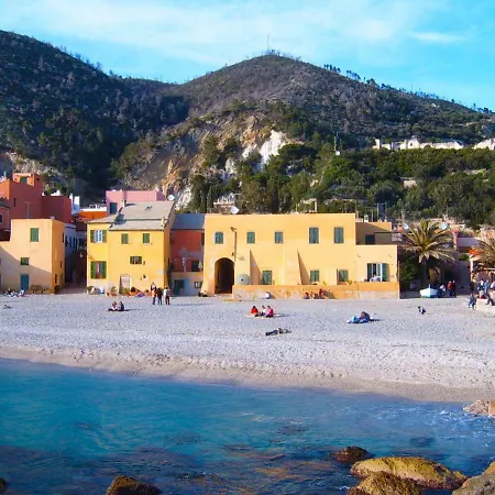 Casa vacanze Mono Finalborgo Compact Lodging *